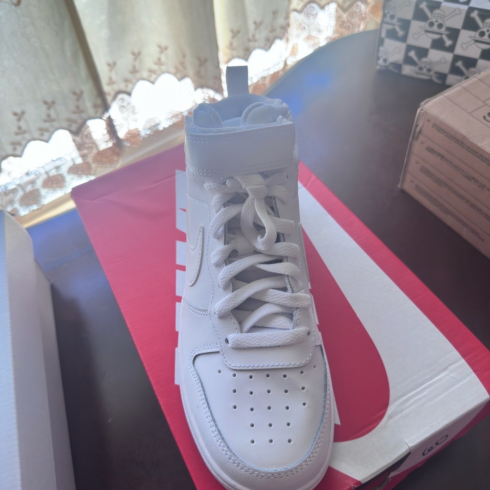 Nike Light Gray High-Top Sneakers - Picture 2 of 3